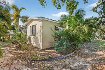 910 NW 49th Ct, Deerfield Beach, FL 33064 - Photo 7