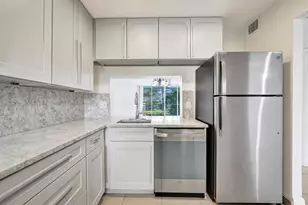 9430 Poinciana Pl, Davie, FL 33324 - Photo 7