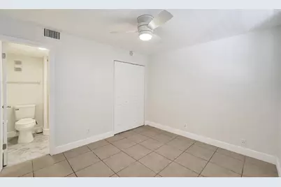 9430  Poinciana Pl, Unit #415, Davie, FL 33324 - Photo 17