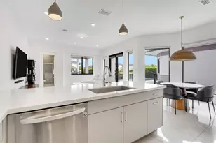 10595 S Lago Vista Cir, Parkland, FL 33076 - Photo 13