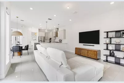 10595 S Lago Vista Cir, Parkland, FL 33076 - Photo 11