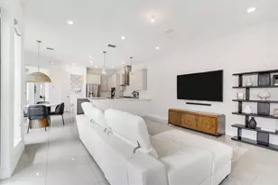 10595 S Lago Vista Cir, Parkland, FL 33076 - Photo 11