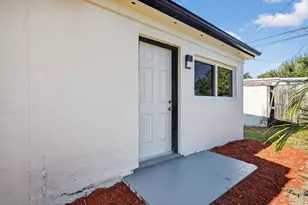 621 SE 1st St, Hialeah, FL 33010 - Photo 29