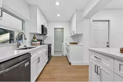 631  Curtiss Pkwy, Miami Springs, FL 33166 - Photo 17