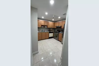 250  181st Dr, Unit #406, Sunny Isles Beach, FL 33160 - Photo 5