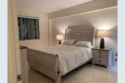 250  181st Dr, Unit #406, Sunny Isles Beach, FL 33160 - Photo 3