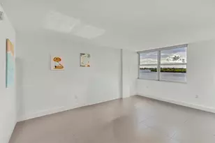 11930 N Bayshore Dr, North Miami, FL 33181 - Photo 23