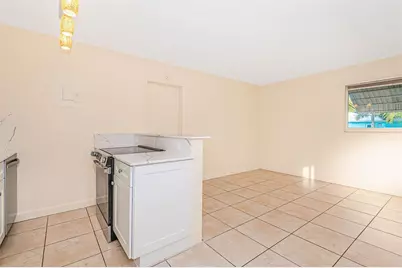 2581 NE 11th Ct, Unit #2585, Pompano Beach, FL 33062 - Photo 9