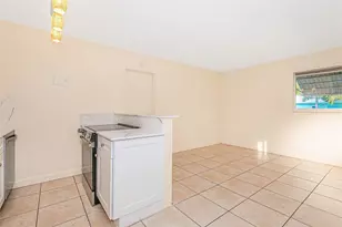 2581 NE 11th Ct, Pompano Beach, FL 33062 - Photo 9