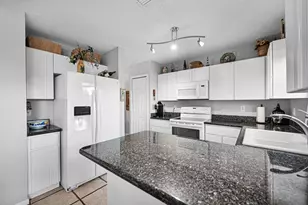 251 W Forest Oak Cir, Davie, FL 33325 - Photo 3