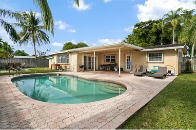 10430 NW 19th St, Pembroke Pines, FL 33026 - Photo 25