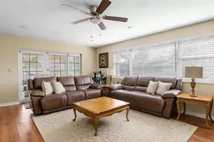 10430 NW 19th St, Pembroke Pines, FL 33026 - Photo 9