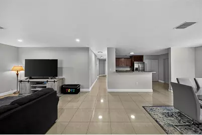 348 NW 40th Ct, Oakland Park, FL 33309 - Photo 15