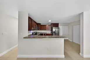 348 NW 40th Ct, Oakland Park, FL 33309 - Photo 9