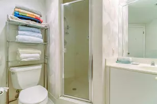 20185 E Country Club Dr, Miami, FL 33180 - Photo 21