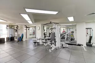 20185 E Country Club Dr, Miami, FL 33180 - Photo 41