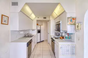 20185 E Country Club Dr, Miami, FL 33180 - Photo 13