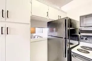 815 SW 10th Terrace, Hallandale Beach, FL 33009 - Photo 9