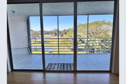 3980  Oaks Clubhouse Dr, Unit #405, Pompano Beach, FL 33069 - Photo 5