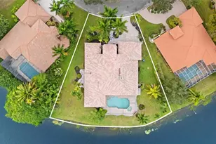 10203 NW 50th Pl, Coral Springs, FL 33076 - Photo 3