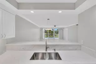 3800 Oaks Clubhouse Dr, Pompano Beach, FL 33069 - Photo 9