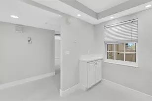 3800 Oaks Clubhouse Dr, Pompano Beach, FL 33069 - Photo 11