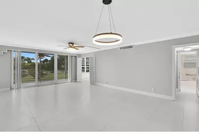 3800  Oaks Clubhouse Dr, Unit #201, Pompano Beach, FL 33069 - Photo 23