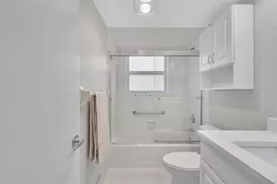 3800 Oaks Clubhouse Dr, Pompano Beach, FL 33069 - Photo 19