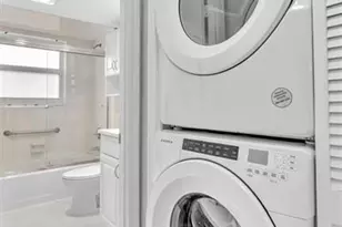 3800 Oaks Clubhouse Dr, Pompano Beach, FL 33069 - Photo 7