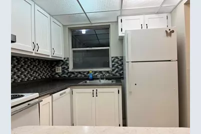 8100  Sunrise Lakes Blvd, Unit #307, Sunrise, FL 33322 - Photo 7