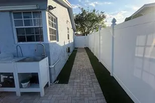 401 NW 39th St, Deerfield Beach, FL 33064 - Photo 3