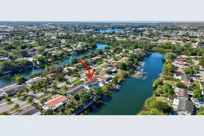 401 NW 39th St, Deerfield Beach, FL 33064 - Photo 5