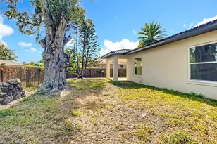 2565 Englewood Rd, Venice, FL 34293 - Photo 15