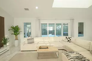 1371 Cumberland Rd, Venice, FL 34293 - Photo 11