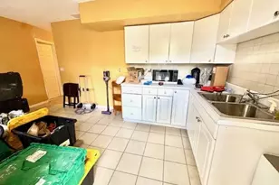 271 SW 11th Ave, Hallandale Beach, FL 33009 - Photo 13