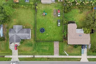 313 SW Thornhill Dr, Port Saint Lucie, FL 34984 - Photo 7