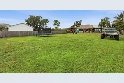 313 SW Thornhill Dr, Port Saint Lucie, FL 34984 - Photo 3