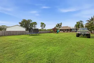 313 SW Thornhill Dr, Port Saint Lucie, FL 34984 - Photo 3