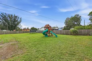 313 SW Thornhill Dr, Port Saint Lucie, FL 34984 - Photo 5