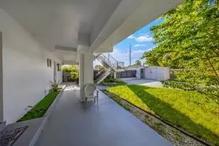 720 NE 7th St, Hallandale Beach, FL 33009 - Photo 7