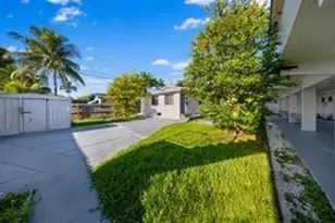 720 NE 7th St, Hallandale Beach, FL 33009 - Photo 17