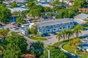 720 NE 7th St, Hallandale Beach, FL 33009 - Photo 13