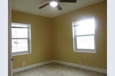 800 NW 15th Ter, Fort Lauderdale, FL 33311 - Photo 5