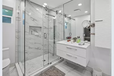 1383 NE 38th St, Oakland Park, FL 33334 - Photo 25