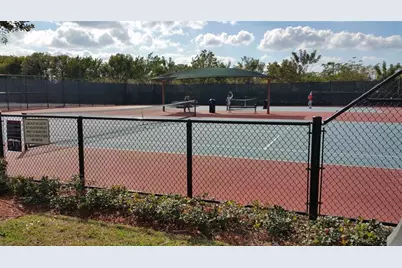 605  Oaks Dr, Unit #405, Pompano Beach, FL 33069 - Photo 21