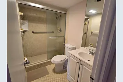 605  Oaks Dr, Unit #405, Pompano Beach, FL 33069 - Photo 9