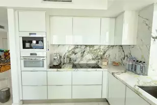 7910 Harbor Island Dr, North Bay Village, FL 33141 - Photo 9