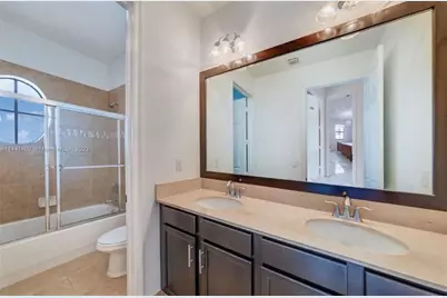 8362 NW 39th Ct, Pembroke Pines, FL 33024 - Photo 15