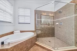 8362 NW 39th Ct, Pembroke Pines, FL 33024 - Photo 11