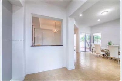 8362 NW 39th Ct, Pembroke Pines, FL 33024 - Photo 5